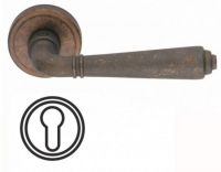 Maniglia per porta Valli e Valli H 1037 serie Teseo, con rosetta e bocchetta tonda, foro Yale, finitura Brunito