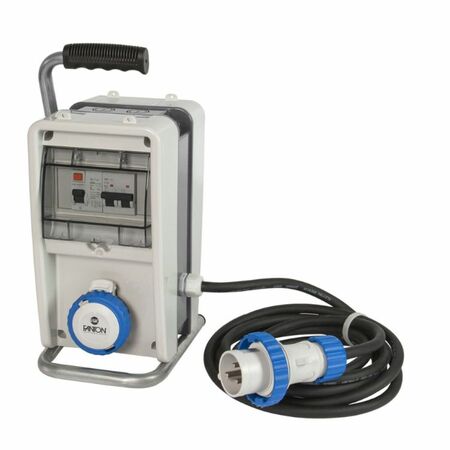 Quadro Eolo ASC 74305 Fanton per cantieristica, 3 prese CEE 2P+T 16A 6h IP67, cavo 3x2,5 mm, spina CEE 2P+T 16A 6h IP67, potenza 3 kW.