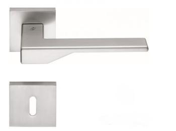 Maniglia Dea FF 21 R Colombo Design per porta, foro Patent, rosetta quadrata 50 mm, finitura Cromat