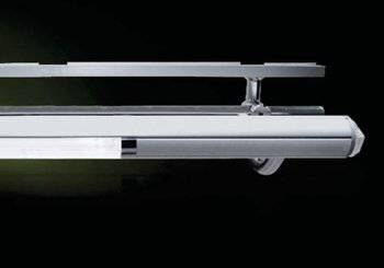 Barra fluorescente appendi oggetti Orizzonte CU Forma e Funzione, con interruttore, lunghezza 600 mm, finitura Alluminio Ossidato