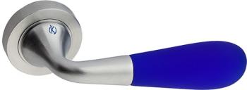 Maniglia per porta Kleis serie Gemma con rosetta e bocchetta, foro Patent-Lock, finitura Cromo Satinato + Blu Acidato