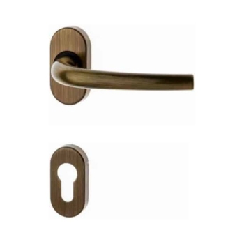 Maniglia Milena Ghidini per porta interna, rosetta e bocchetta ovale foro Yale, quadro 8 mm, Ottone finitura Graffiato Verniciato