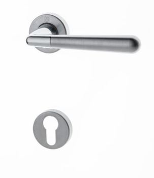 Maniglia per porte interne, Ghidini serie Ginevra, con rosetta e bocchetta tonde, foro Yale, in Ottone, finitura Cromo Lucido/Cromo Satinato