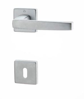 Maniglia Seven Q Ghidini per porta interna, rosetta e bocchetta quadra foro Patent, quadro 8 mm, Alluminio finitura Argento F1