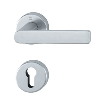 Maniglia Los Angeles Hoppe per porta interna, rosetta e bocchetta tonda foro Yale, quadro 8 mm, spessore porta 62-74 mm, Ottone finitura Cromo Satinato Resista F41-R