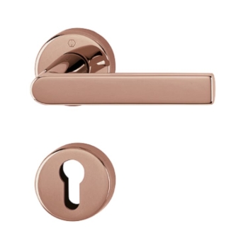 Maniglia Los Angeles Hoppe per porta interna, rosetta e bocchetta tonda foro Yale, quadro 8 mm, spessore porta 62-74 mm, Ottone finitura Rame Lucido Resista F84-R