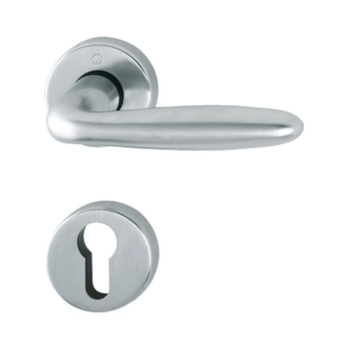 Maniglia Verona Hoppe per porta interna, rosetta e bocchetta tonda foro Yale, quadro 8 mm, spessore porta 60-73 mm, Ottone finitura Cromo Satinato Resista F41-R