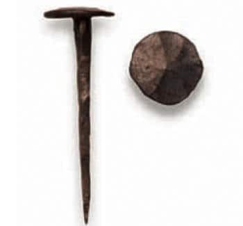 Chiodo forgiato artigianalmente in Ferro Vecchio testa 23 mm Altezza 27 mm