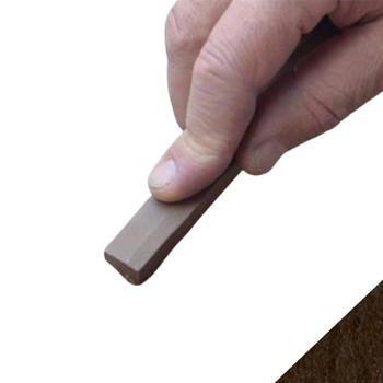 Stucco cera morbido Borma Wachs 1000 per ritocco su legno, stick 30 g, colore Noce Scuro 63