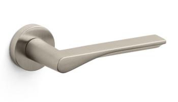 Maniglia per porta interna Olivari serie Fin rosetta bocchetta foro yale Ottone Supernichel Satinato