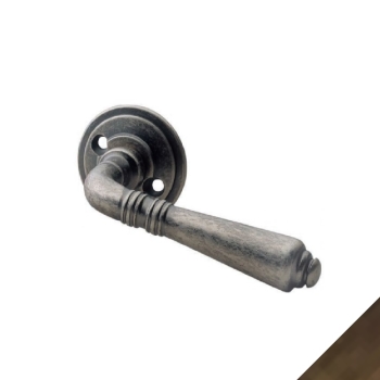 Maniglia Ginevra 040 MRR Reguitti per porta, rosetta tonda 45 mm con fori viti, finitura Ottone Antico Antigerm