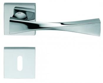 Maniglia per porta DND serie TWIST 02, su rosetta e bocchetta, foro Patent, finitura Cromo Lucido