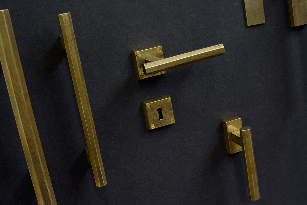 Le Fabric maniglia serie Otta in bronzo