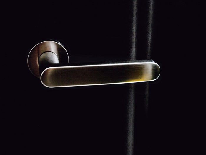 Maniglie per porte e finestre OLIVARI - serie LINK Maniglie di Design - Realizzate da Pietro Lissoni